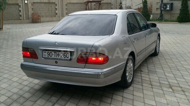 Mercedes E 240 2002, 202,000 km - 2.6 l - Bakı