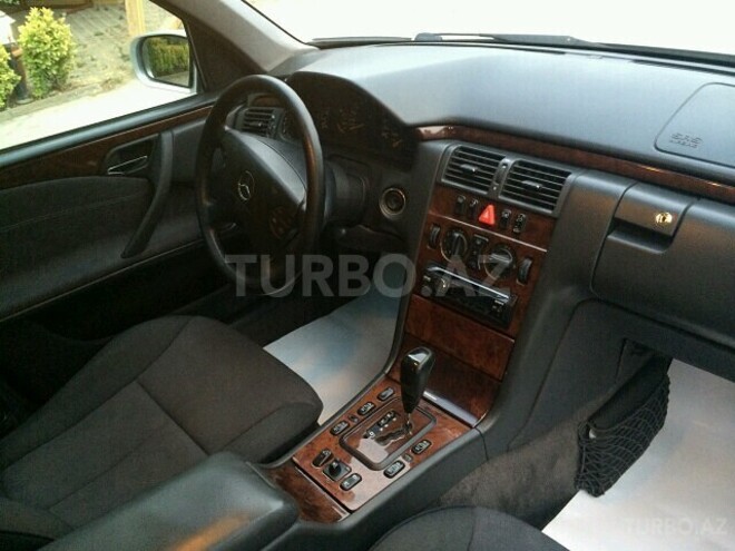 Mercedes E 240 2002, 202,000 km - 2.6 l - Bakı