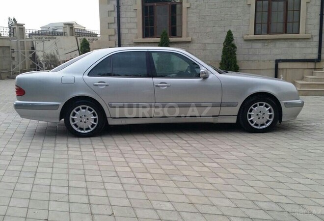 Mercedes E 240 2002, 202,000 km - 2.6 l - Bakı