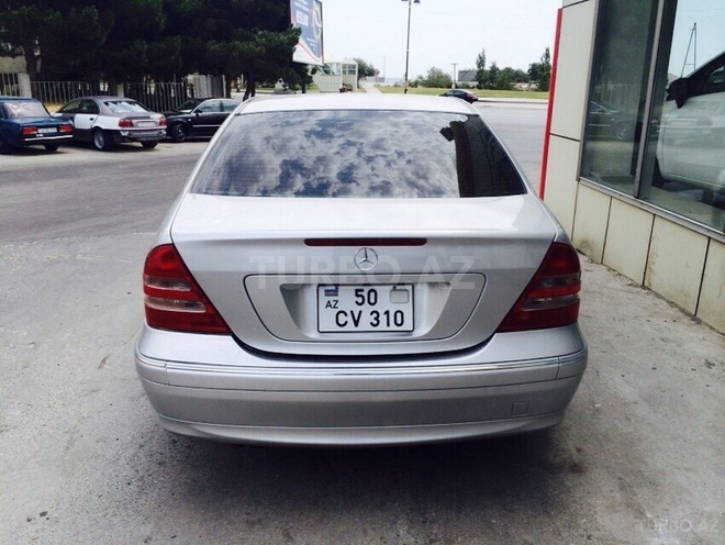 Mercedes C 230 2003, 220,000 km - 2.3 l - Bakı