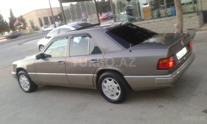 Mercedes E 200 1993, 365,000 km - 0.2 л - Bakı