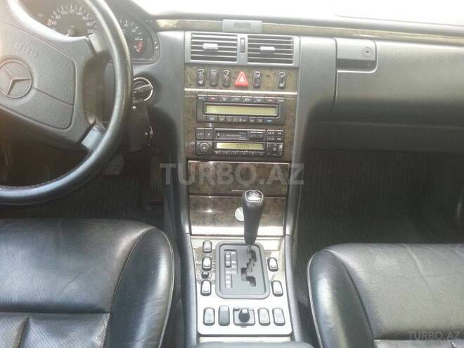 Mercedes E 200 1997, 220,000 km - 2.0 l - Bakı