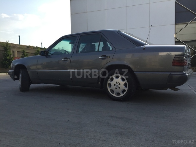 Mercedes E 260 1988, 250,000 km - 2.6 l - Bakı