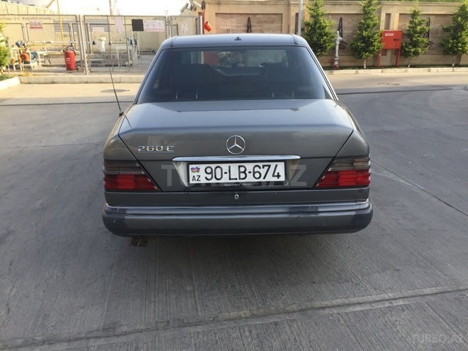 Mercedes E 260 1988, 250,000 km - 2.6 l - Bakı