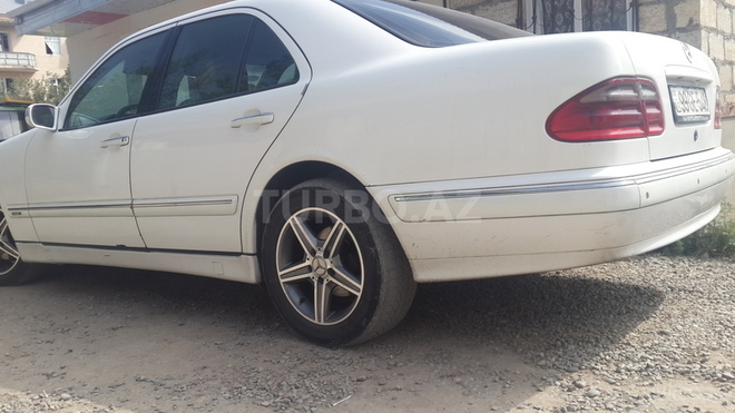 Mercedes E 220 2000, 310,000 km - 2.2 l - Bakı