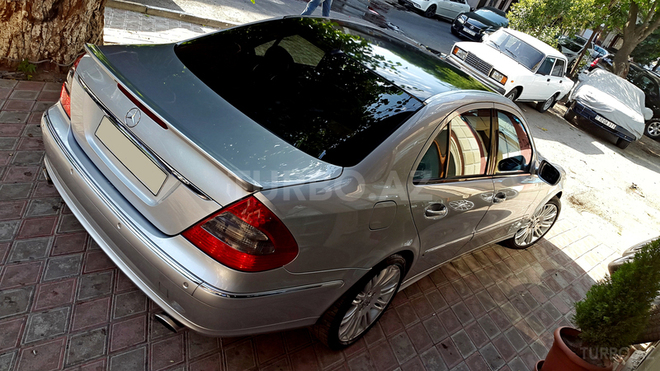 Mercedes E 220 2004, 142,000 km - 2.2 л - Bakı