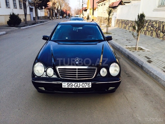 Mercedes E 220 2001, 203,000 km - 2.2 l - Bakı
