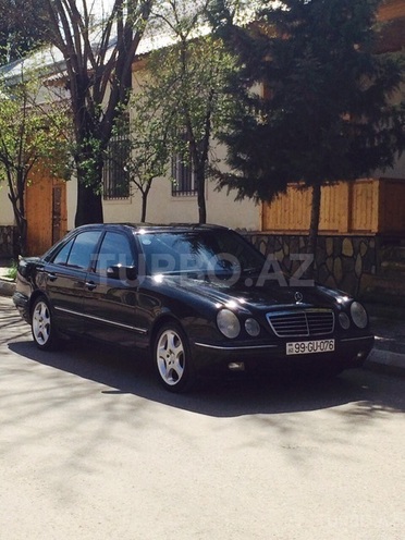 Mercedes E 220 2001, 203,000 km - 2.2 l - Bakı