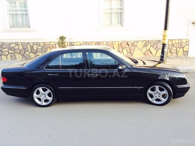 Mercedes E 220 2001, 203,000 km - 2.2 l - Bakı