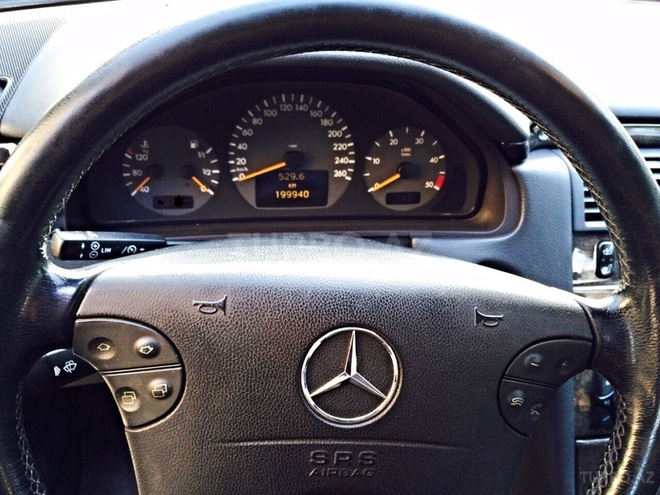 Mercedes E 220 2001, 203,000 km - 2.2 l - Bakı