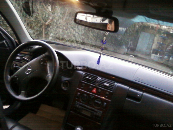 Mercedes E 220 2002, 230,000 km - 2.2 л - Bakı