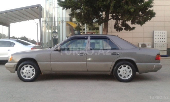 Mercedes E 200 1993, 373,400 km - 2.0 л - Bakı