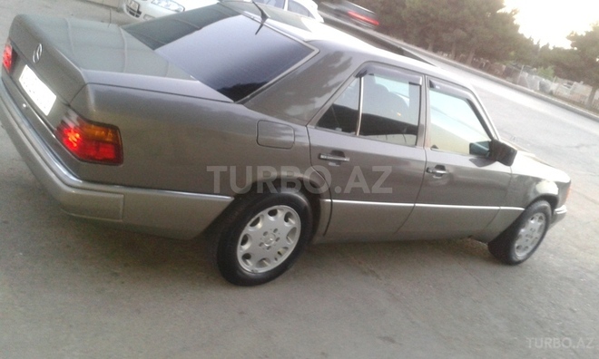 Mercedes E 200 1993, 373,400 km - 2.0 л - Bakı