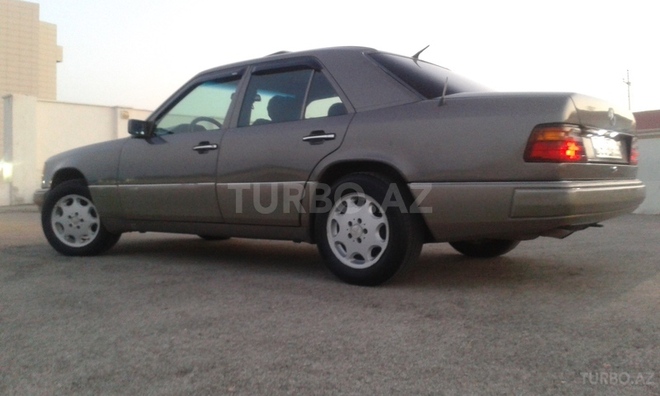 Mercedes E 200 1993, 373,400 km - 2.0 л - Bakı