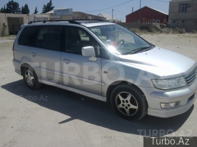 Mitsubishi Chariot 2001, 259,000 km - 2.4 l - Bakı