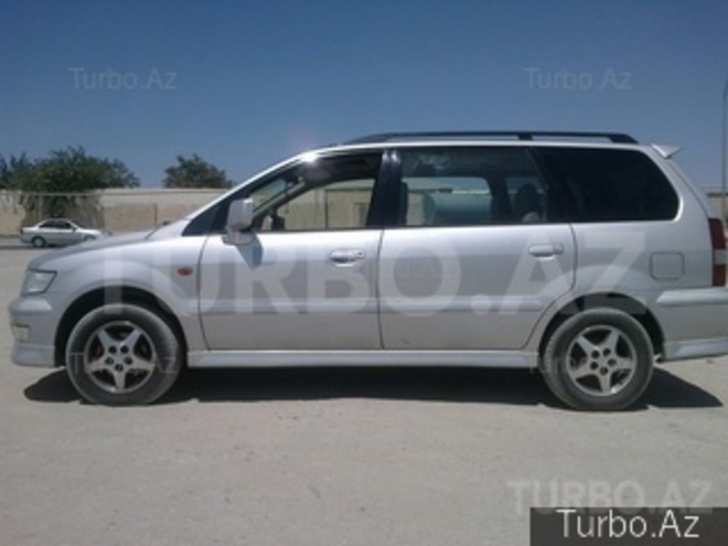 Mitsubishi Chariot 2001, 259,000 km - 2.4 l - Bakı