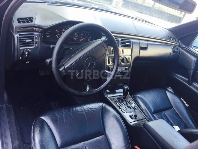 Mercedes E 240 1998, 215,000 km - 2.4 l - Bakı