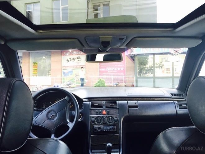 Mercedes E 240 1998, 215,000 km - 2.4 l - Bakı