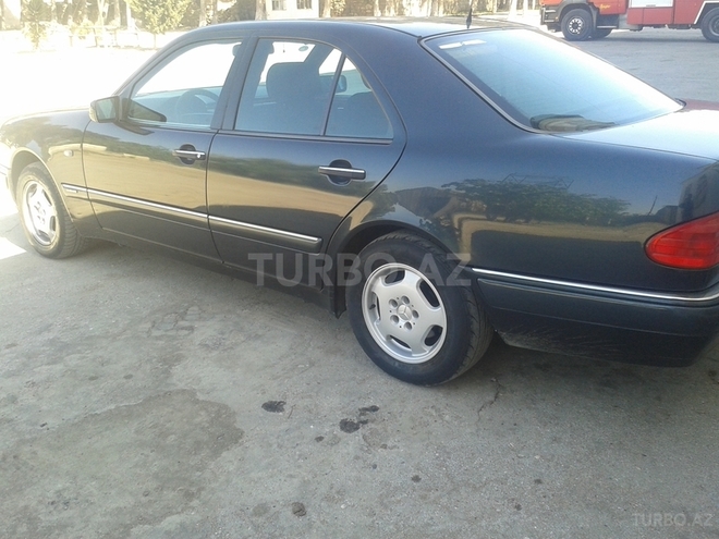 Mercedes E 200 1997, 215,000 km - 2.0 l - Bakı