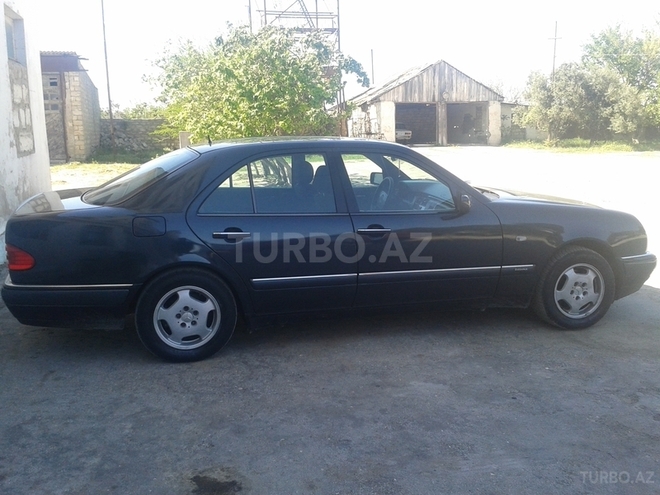 Mercedes E 200 1997, 215,000 km - 2.0 l - Bakı