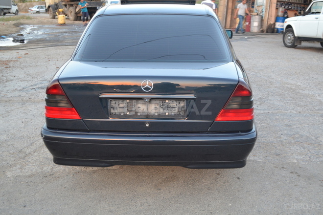 Mercedes C 220 1999, 220,000 km - 2.2 l - Bakı