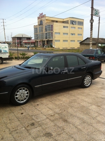 Mercedes E 240 2000, 180,000 km - 2.4 l - Bakı