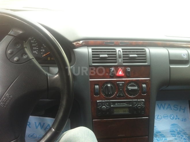 Mercedes E 240 2000, 180,000 km - 2.4 l - Bakı