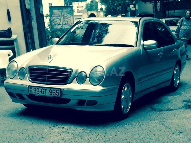 Mercedes E 220 2001, 220,000 km - 0.3 л - Bakı
