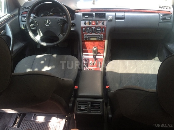 Mercedes E 220 2001, 220,000 km - 0.3 л - Bakı