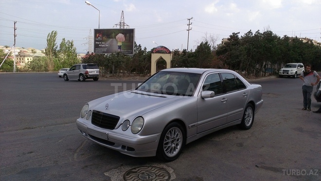 Mercedes E 200 1999, 180,357 km - 2.0 l - Bakı