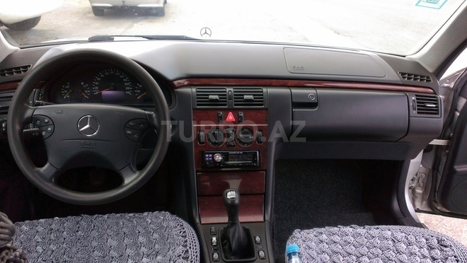 Mercedes E 200 1999, 180,357 km - 2.0 l - Bakı