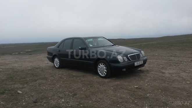 Mercedes E 220 2000, 130,000 km - 2.2 l - Bakı