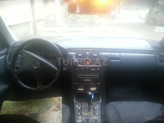 Mercedes E 220 2000, 298,000 km - 2.2 л - Bakı