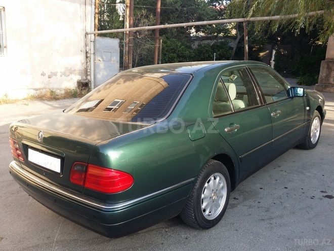 Mercedes E 230 1997, 279,000 km - 2.3 l - Bakı