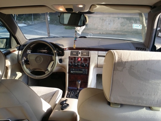 Mercedes E 230 1997, 279,000 km - 2.3 l - Bakı