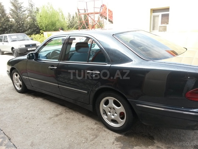 Mercedes E 220 2000, 246,000 km - 2.2 l - Bakı