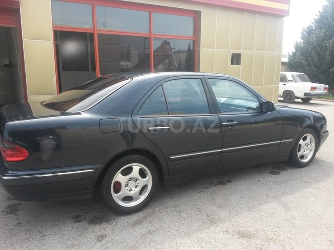 Mercedes E 220 2000, 246,000 km - 2.2 l - Bakı