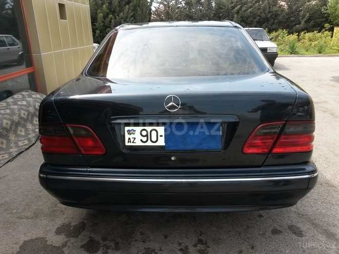Mercedes E 220 2000, 246,000 km - 2.2 l - Bakı