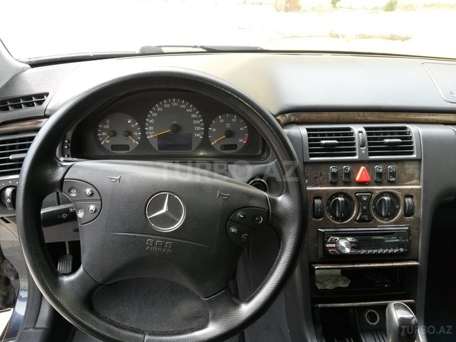 Mercedes E 220 2000, 246,000 km - 2.2 l - Bakı