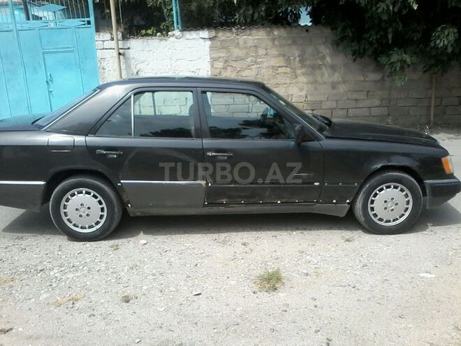 Mercedes E 200 1993, 270,350 km - 2.0 l - Bakı
