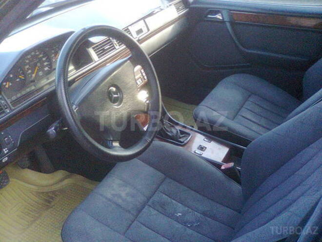 Mercedes E 200 1991, 200,000 km - 2.0 l - Sumqayıt