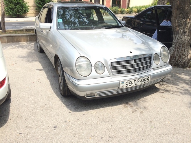 Mercedes E 220 1998, 250,000 km - 2.2 l - Bakı