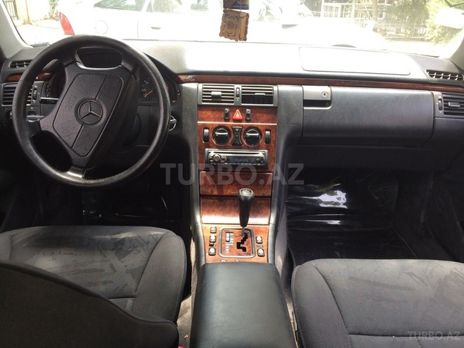 Mercedes E 220 1998, 250,000 km - 2.2 l - Bakı