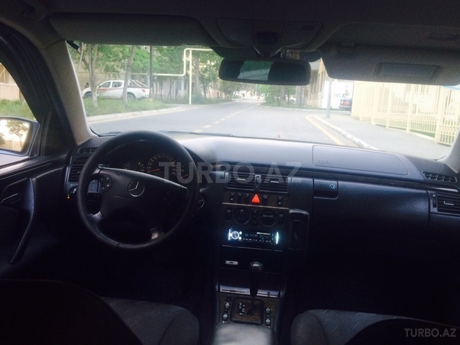 Mercedes E 220 1999, 295,000 km - 2.2 l - Bakı