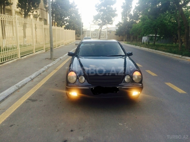 Mercedes E 220 1999, 295,000 km - 2.2 l - Bakı