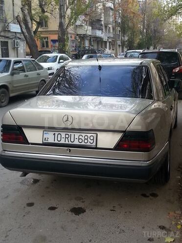Mercedes E 250 1990, 345,000 km - 2.5 л - Bakı