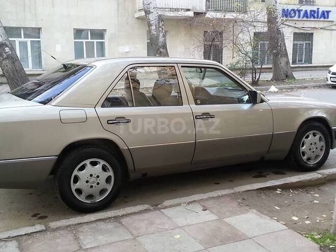 Mercedes E 250 1990, 345,000 km - 2.5 л - Bakı