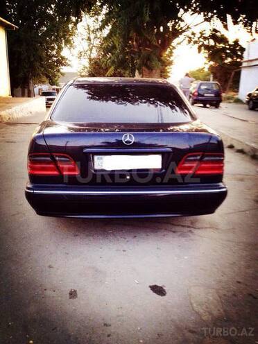 Mercedes E 220 2000, 257,000 km - 2.2 l - Bakı