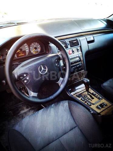 Mercedes E 220 2000, 257,000 km - 2.2 l - Bakı