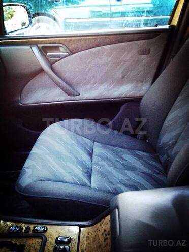Mercedes E 220 2000, 257,000 km - 2.2 l - Bakı